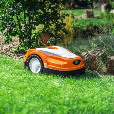 Robot rasaerba RMI 422 